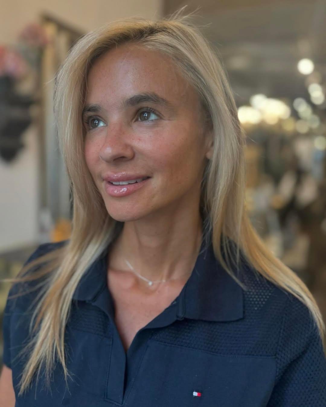 Long, straight, layered blonde hair with a platinum sheen, featuring a smooth and sleek finish. 3