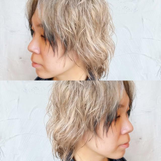 Textured platinum blonde bob with intentional dark roots, a leading ghost roots style