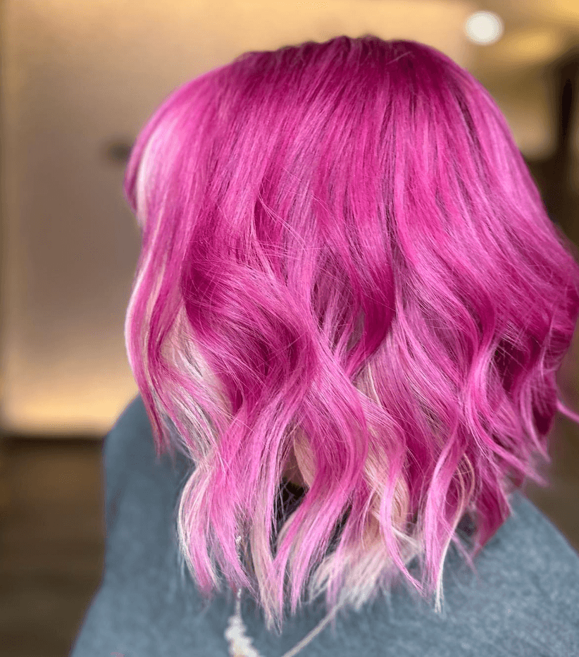 Medium-length wavy hair in magenta pink with blunt blonde bangs, featuring bold contrast and playful, edgy waves.

Color by @simabeautynyc
Cut by @juliamannino_hair
 3
