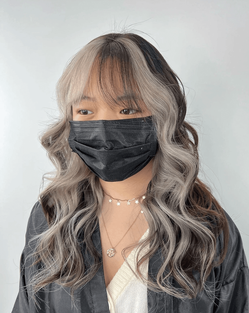 Long, voluminous waves with black shadow roots and silvery highlighted ends