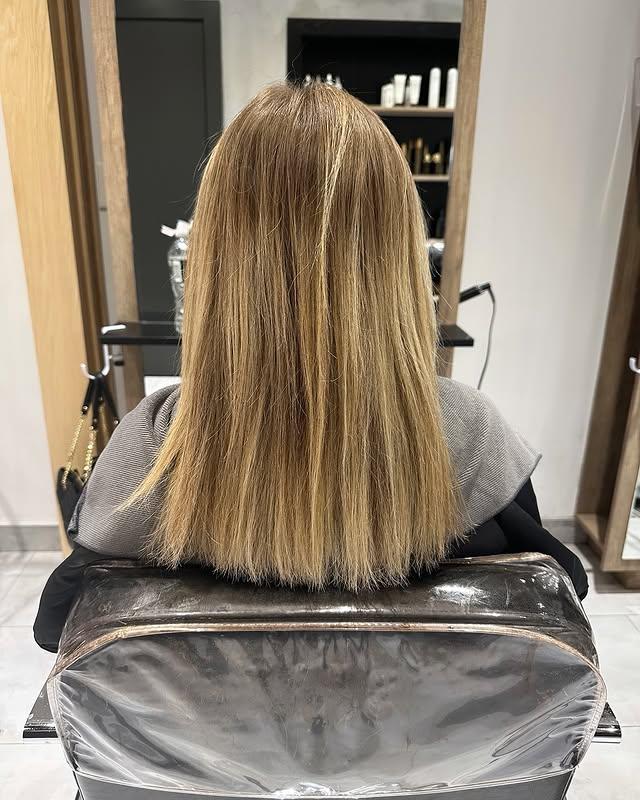Long, straight hair with a beautiful blonde balayage.