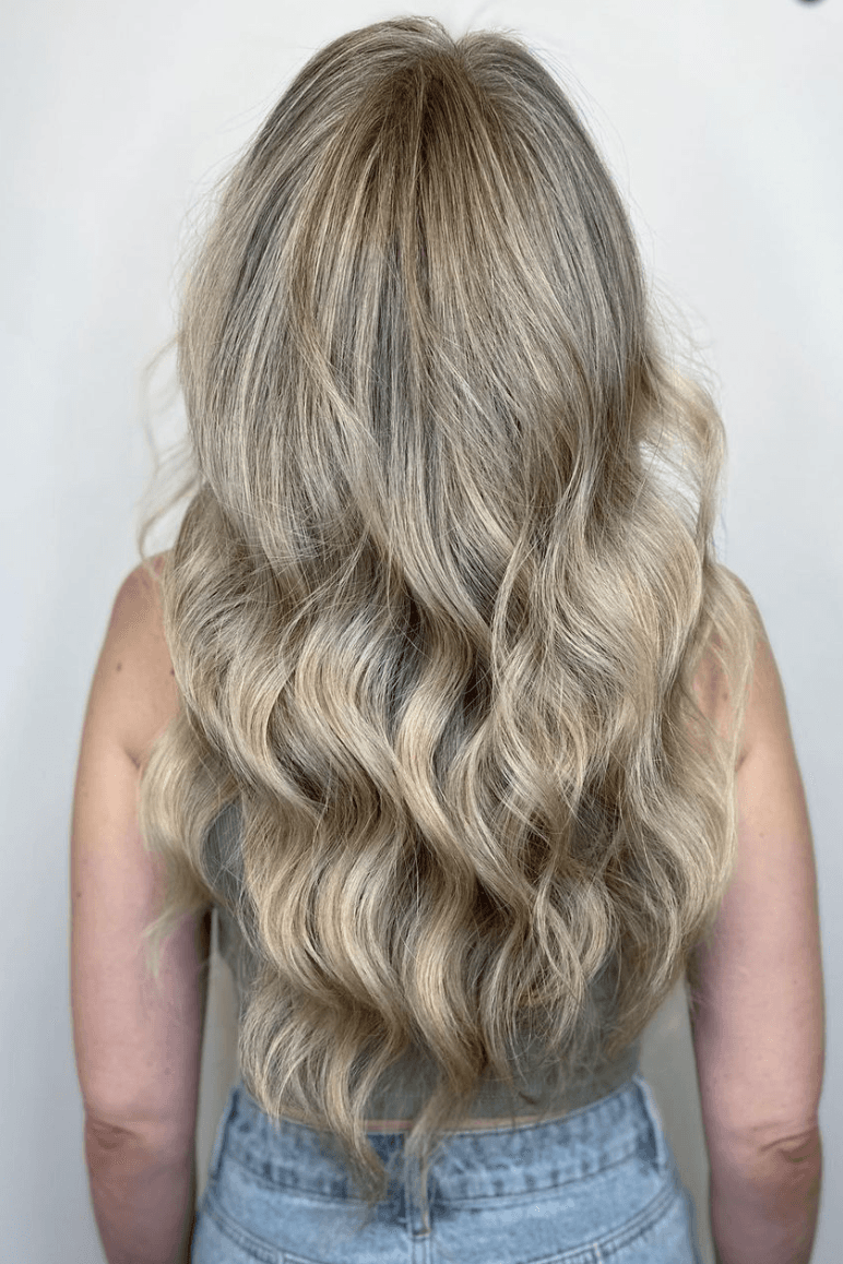 Long wavy blonde hair with platinum highlights, featuring soft, beachy waves and a natural flow.

Color by @simabeautynyc
 3