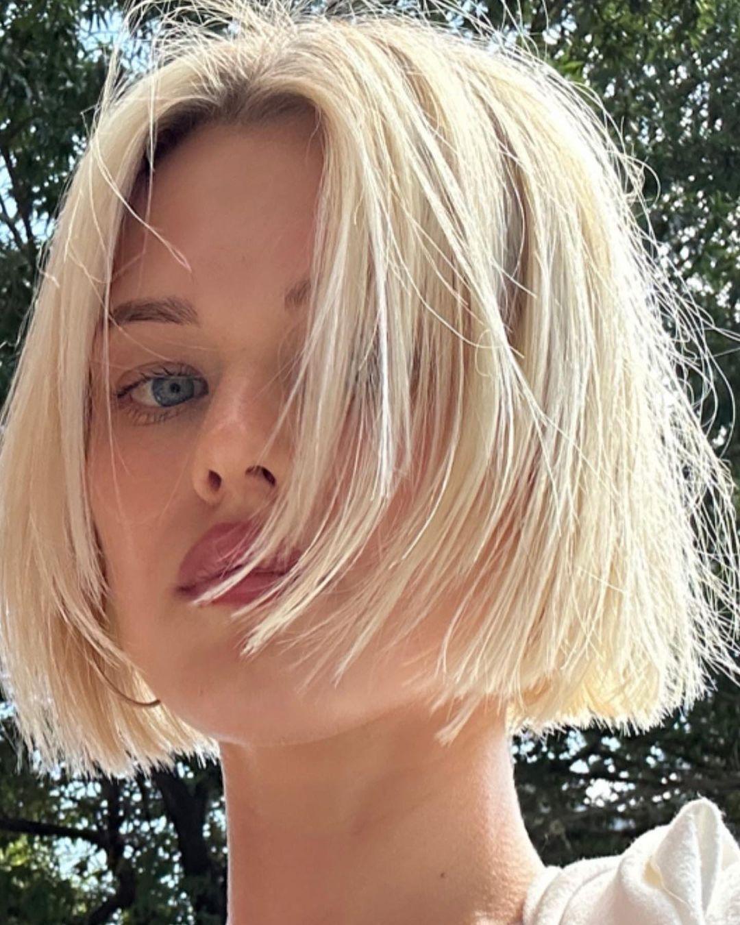 A chic, straight blonde bob with a blunt cut. The hair is short, framing the face for a sophisticated and modern look. 3